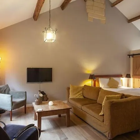 Luxury Nous Near The Caves